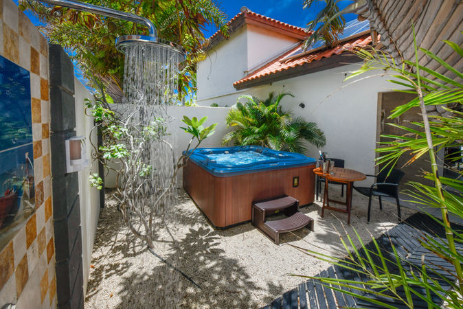 Jacuzzi y ducha de lluvia