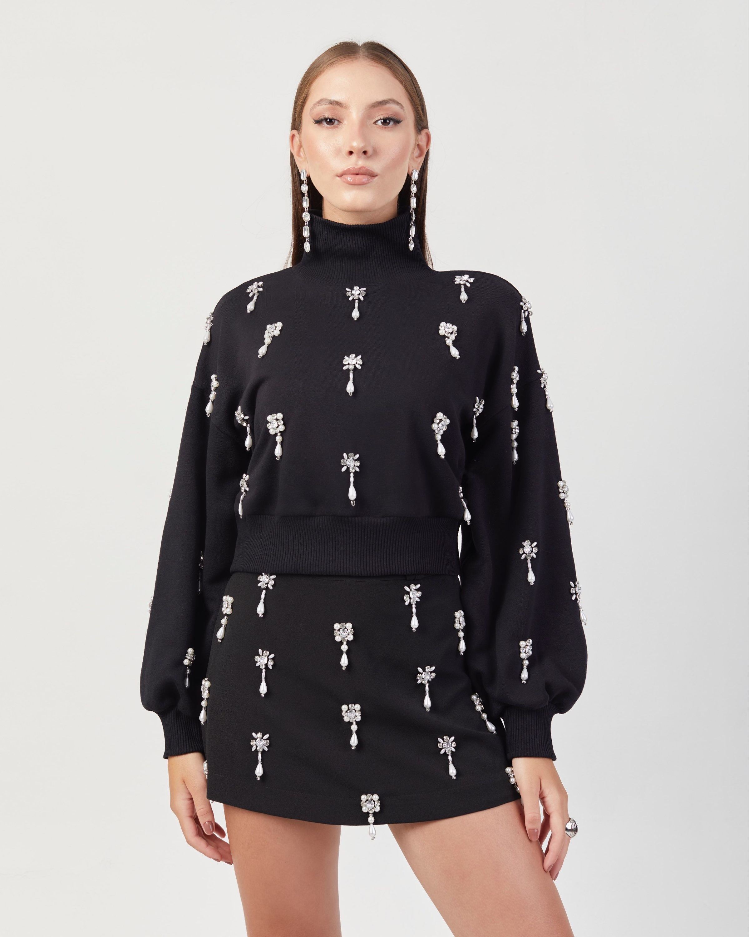 MOLETOM BORDADO LOLITA PRETO