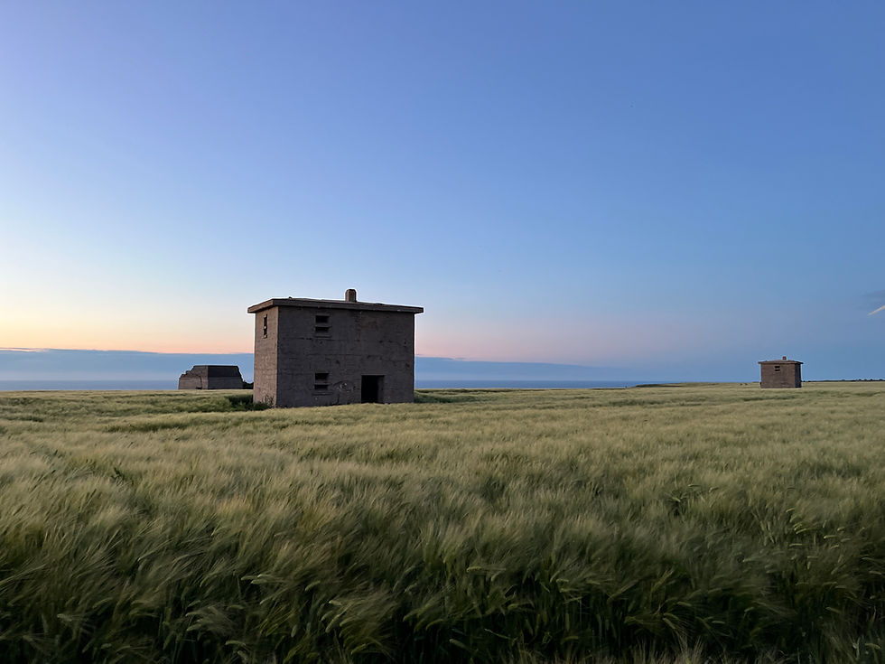 Antenna or range building at Fe03 Fecamp. Copyright NormandyBunkers