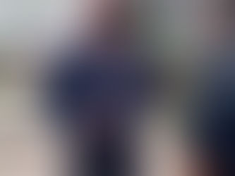Ex policía mata a vecino por escuchar música a todo volumen; sus familiares intentan linchar a su esposa.