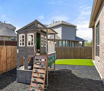 33-405 Sarah Cir-216.jpg