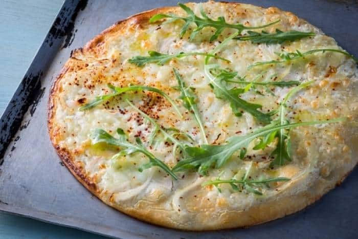 recette-e28825-pizza-blanche-a-la-mozzarella-di-buffala