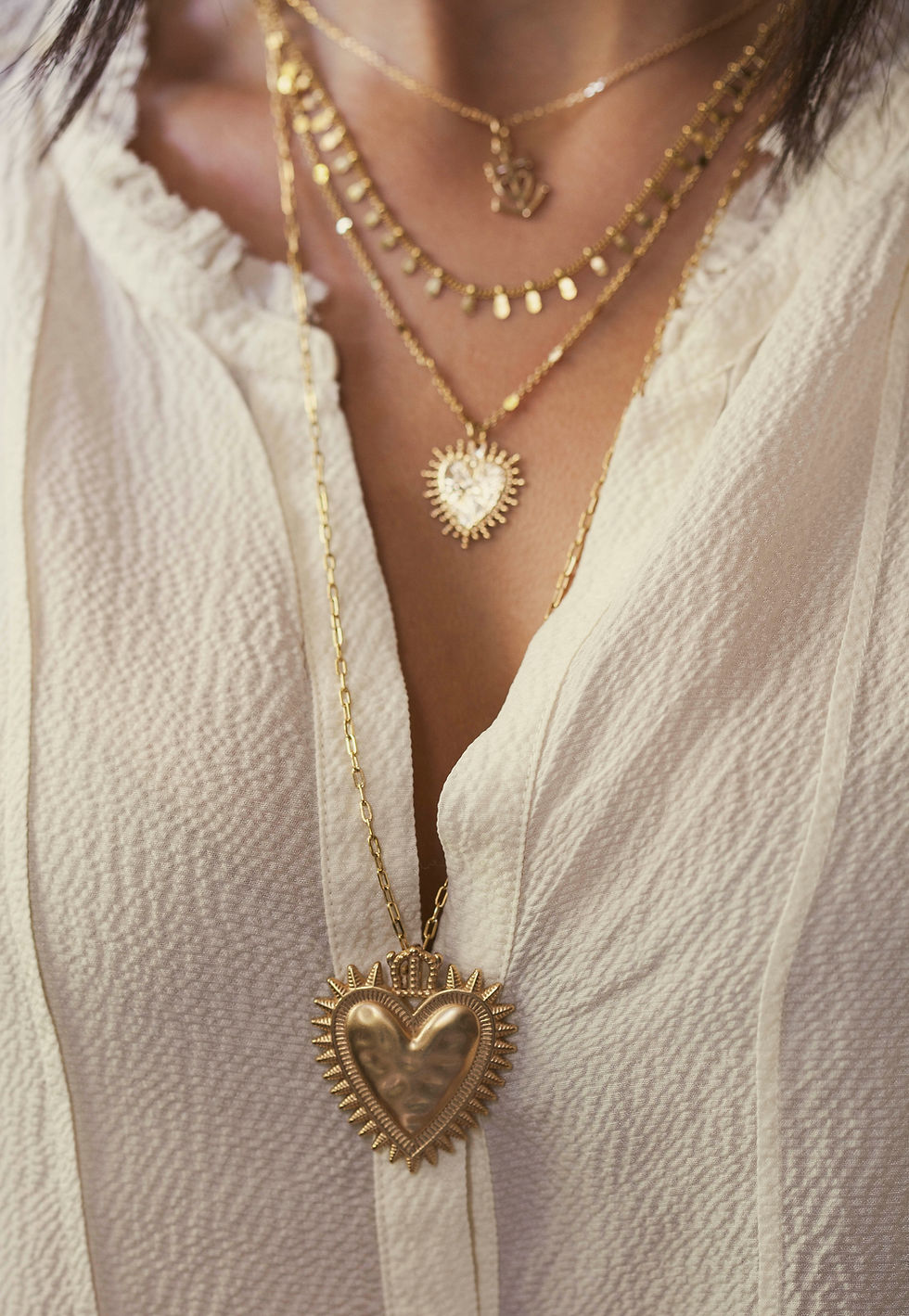 Collier cœur symbolique doré à pendentif rayonnant inspiration ex-voto - the boho society