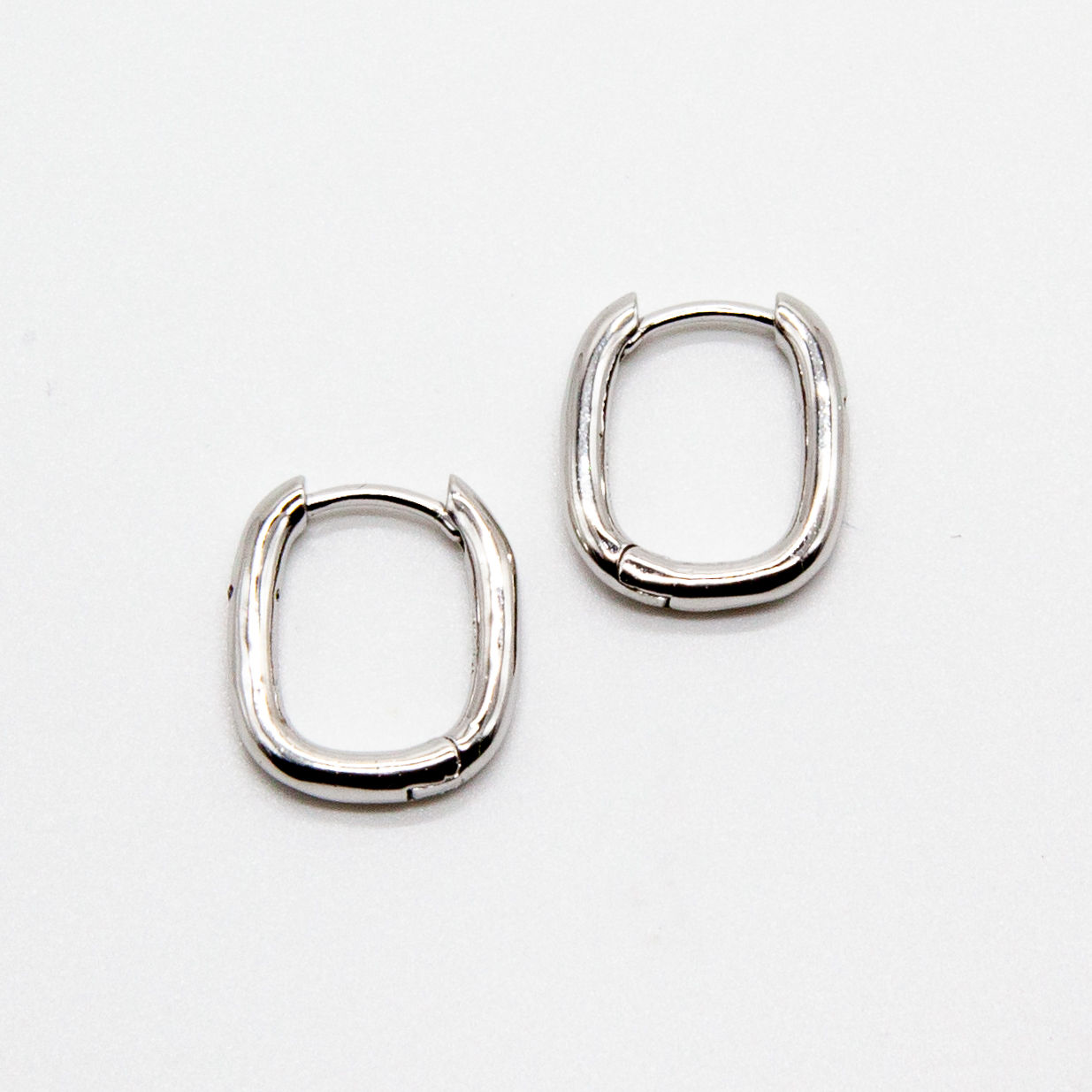 Mini creoles No 13 | Creoles rectangulaires 15 mm argent