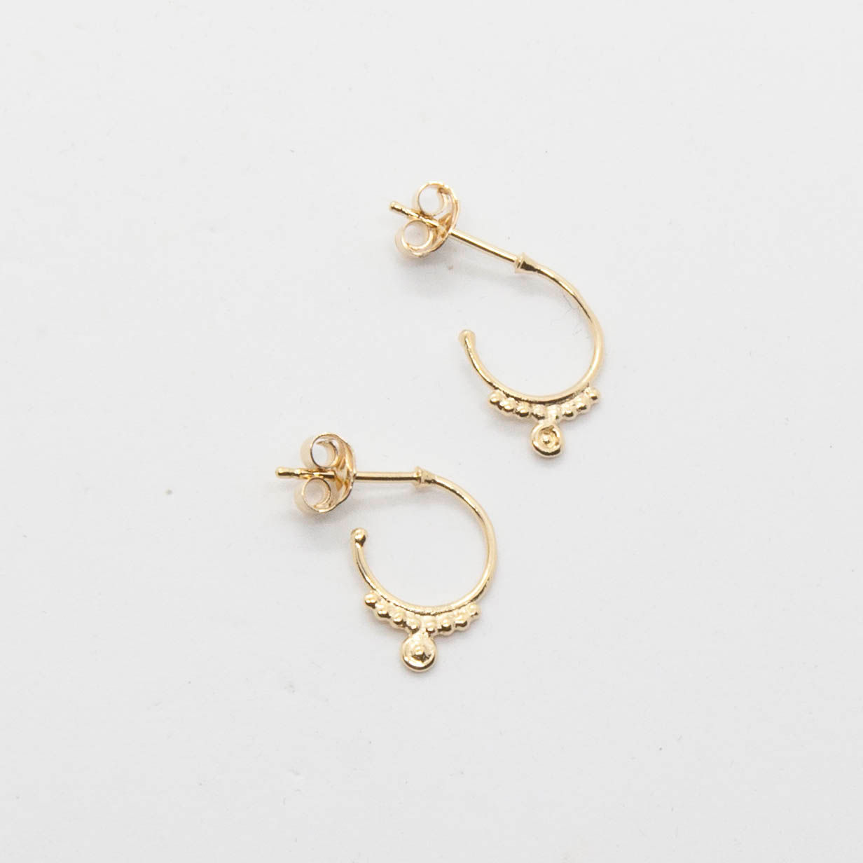 Sakina | Mini creoles ethnique chic en plaqué or 3 microns