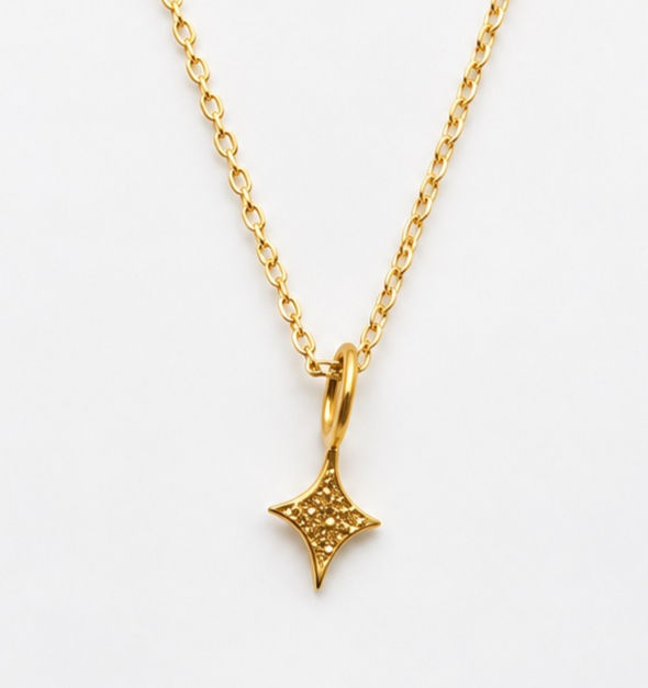 Mini pendentif étoile en or 14 carats légèrement texturé - the boho society