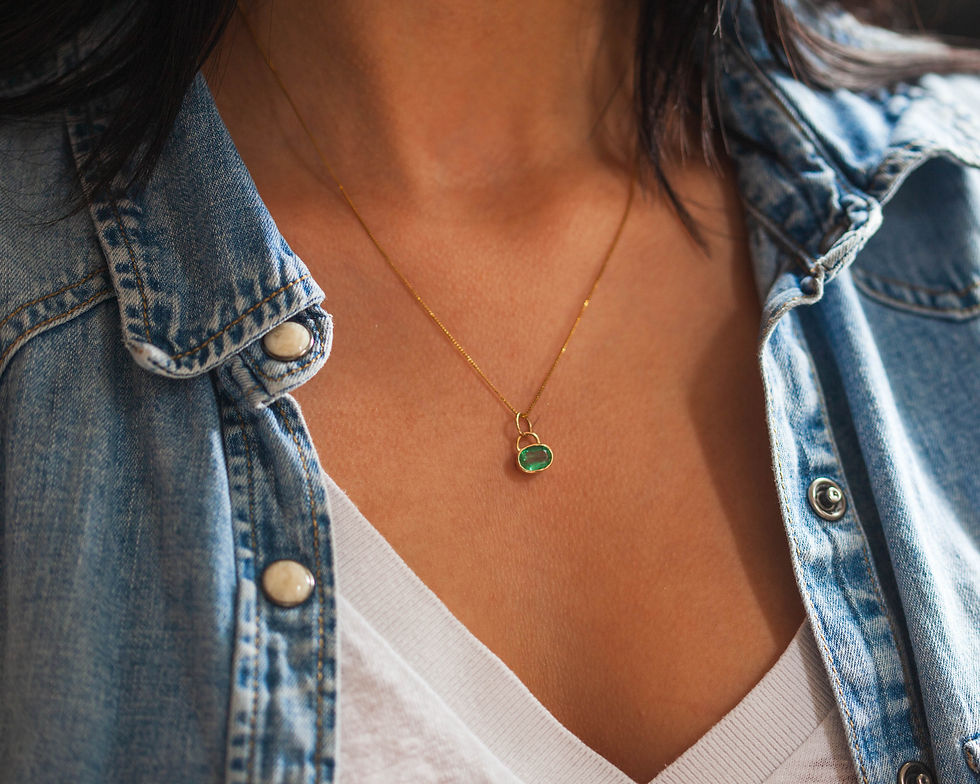 Miniature : Allia No 2 | Pendentif émeraude en or massif