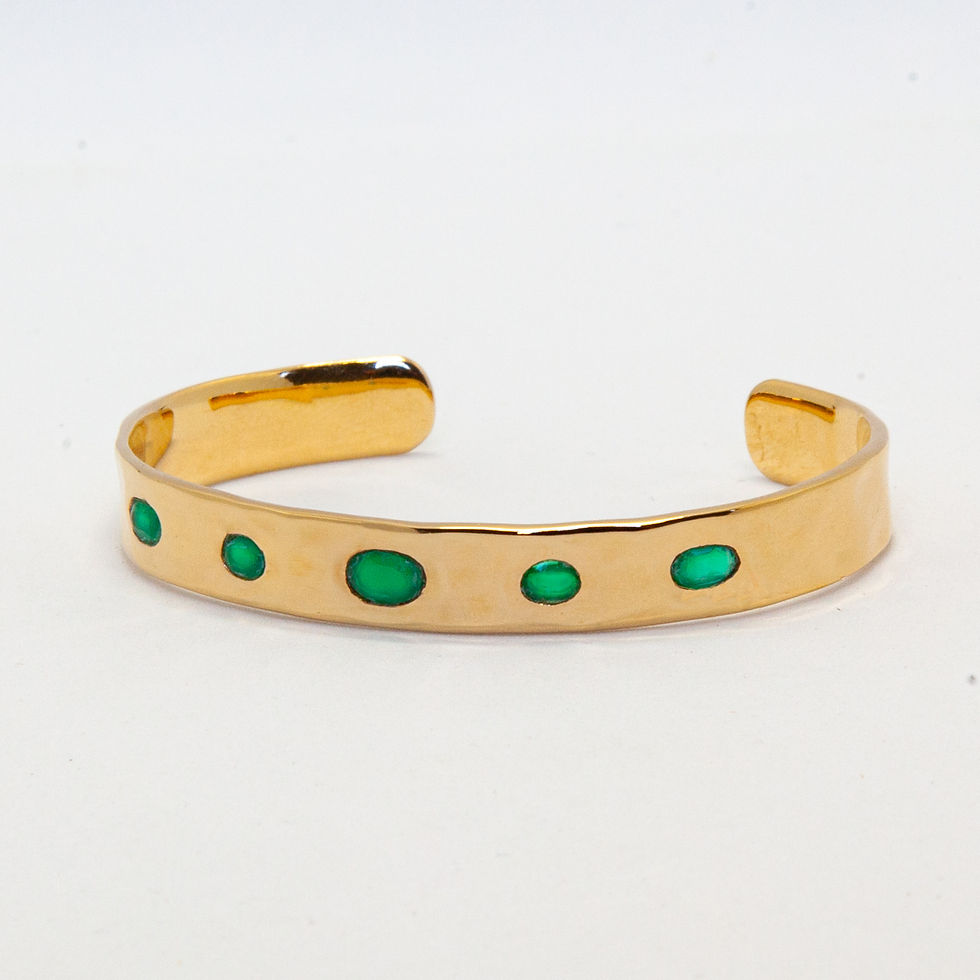 bracelet bohème - jonc bohème pierre naturelle d'onyx vert plaqué or - the boho society