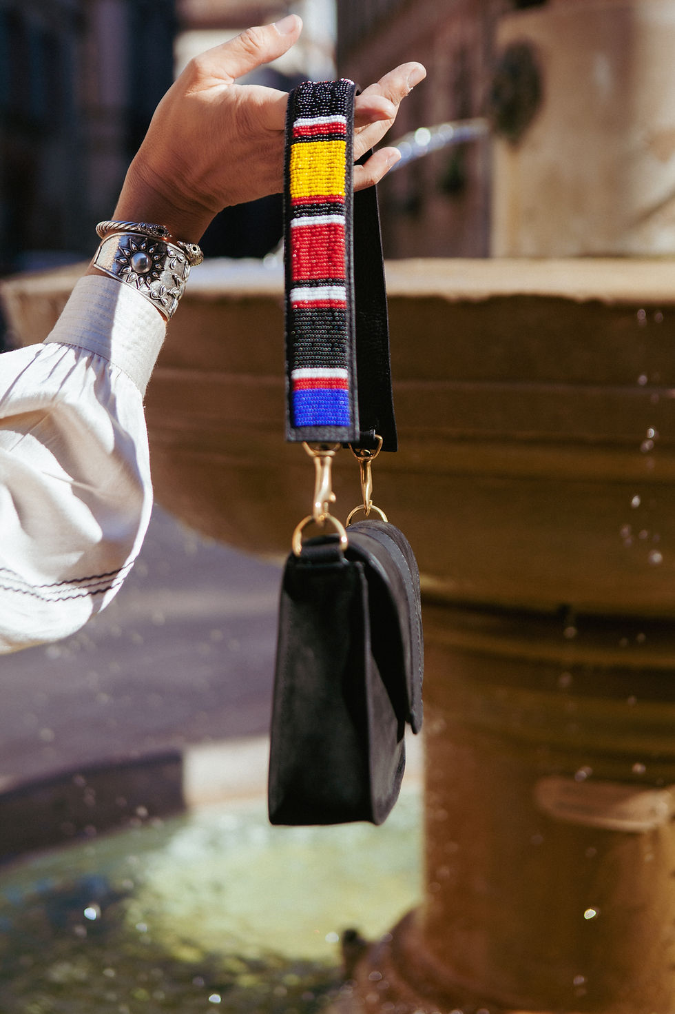 Miniature : Rue du Bac | Sac ethnique chic en cuir noir et perles Maasaï