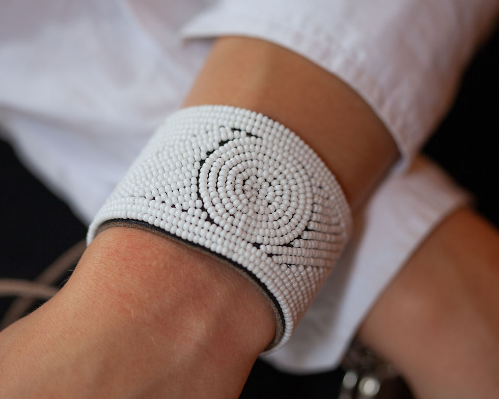 Miniature : bracelet bohème - bracelet manchette bohème perles tissées de couleur blanche - the boho society