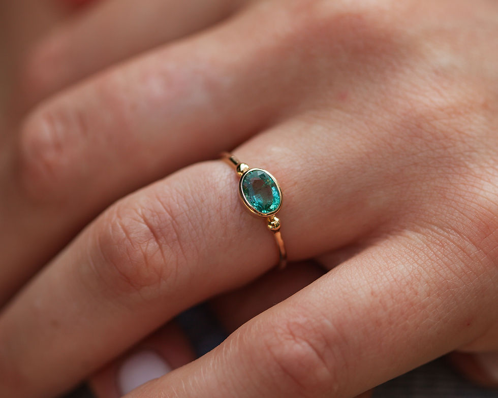 Miniature : Ella | Bague emeraude en or 14 carats