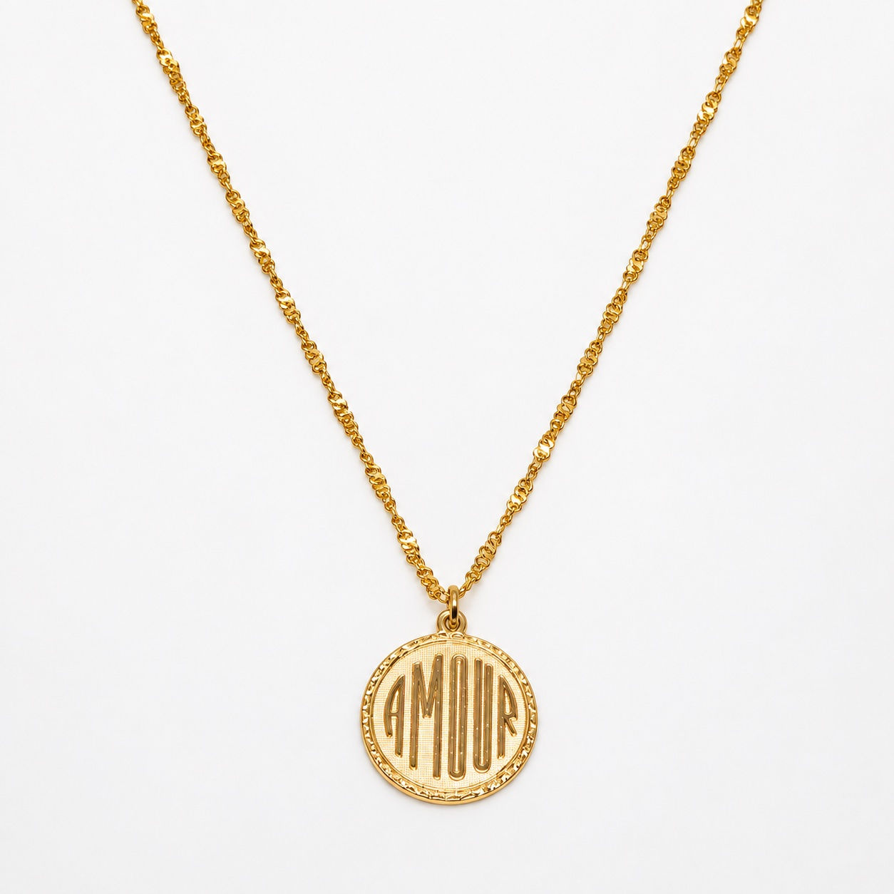 Collier médaille AMOUR en plaqué or avec chaîne fine plaqué or- the boho society