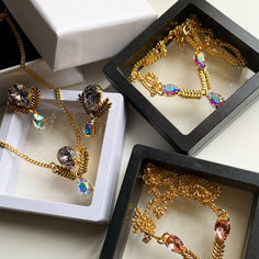 Taro collection creates colourful and sparkly elegant jewelry. The designs are original, injecting a feeling of luxury and uniqueness.
Our inspiration comes from the latest fashion trend, travel, and vintage fashion.