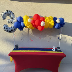 display dessert table with balloon garland 