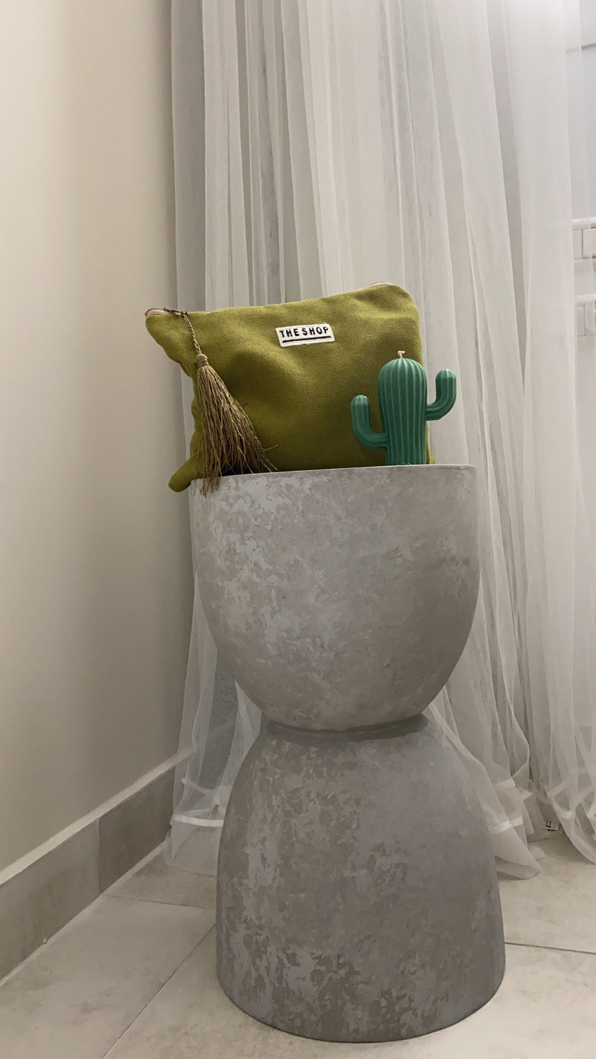 Thumbnail: The shop green clutch