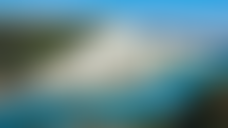 white cliffs acanditados blancos de seven sisters con mar turquesa en dover brighton inglaterra