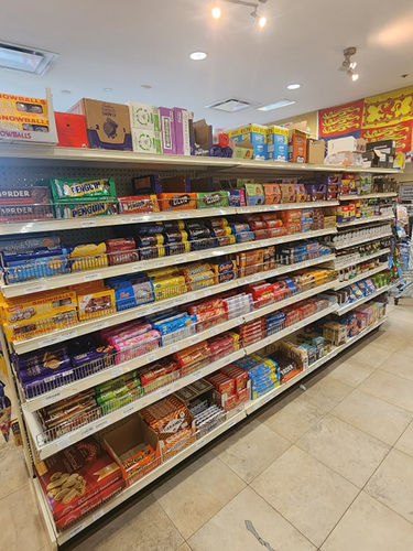 British Grocer Burlington, British Biscuits, Marks & Spencer Ginger Snaps, McVities, Ginger Snaps, Digestives, Dark Chocolate Digestives, Rich Tea, HobNobs, Penguin bars, Penguin Biscuits, Mcvities Club biscuits, Gold Bars, Tunnocks Snowballs, Tunnocks Caramel Wafers, Tunnocks Teacakes, Tunnocks Caramel Log, Cadbury Cookies, Cadbury Biscuits, 