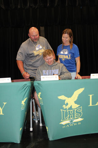 Baseball standout chooses Riverside