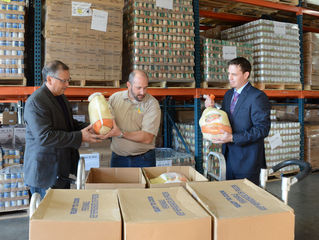 Table Mountain gives turkeys to local charity