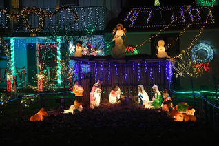 Madera man sustains Christmas lighting despite vandals