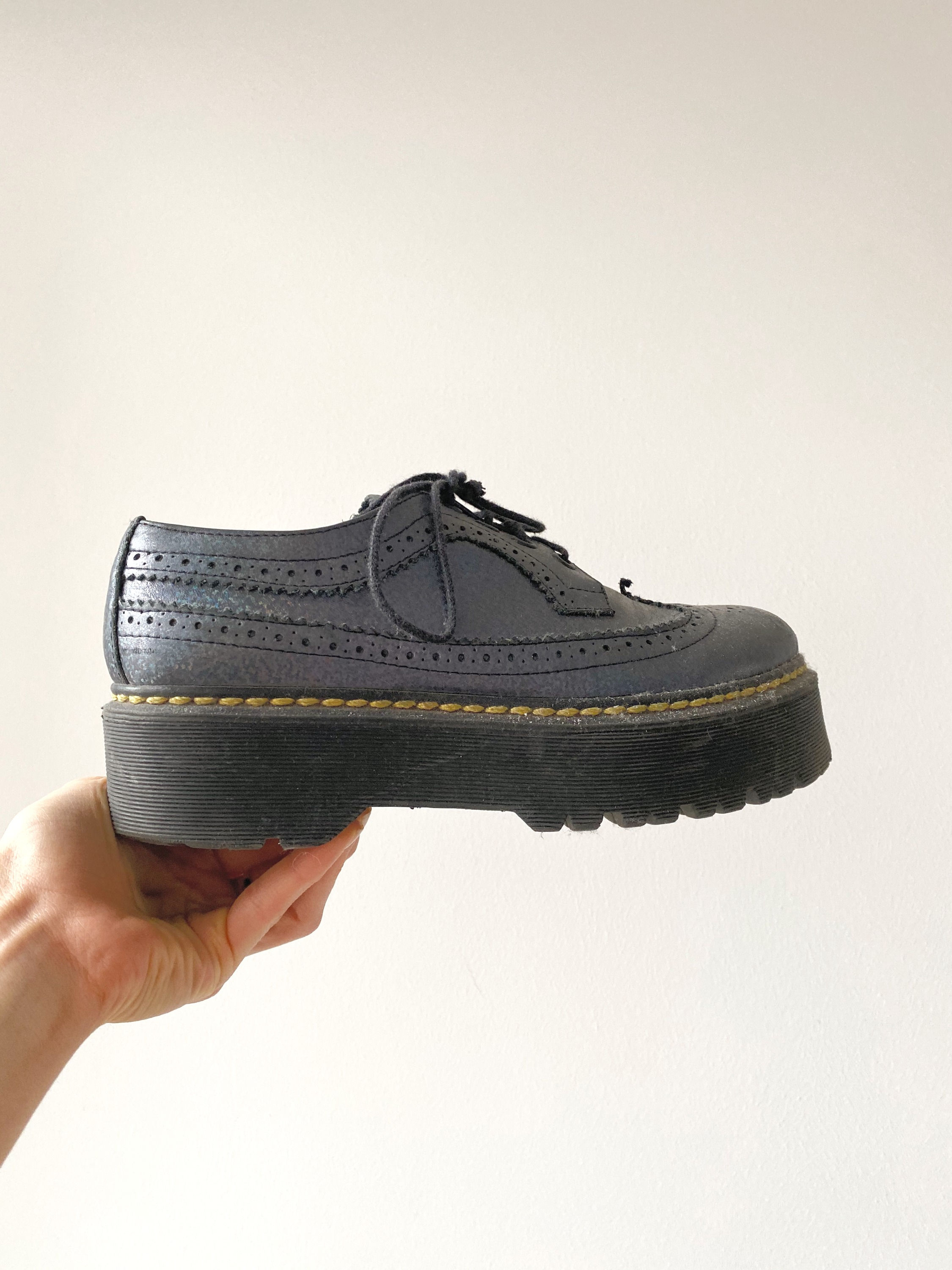 zapatos tipo holografico