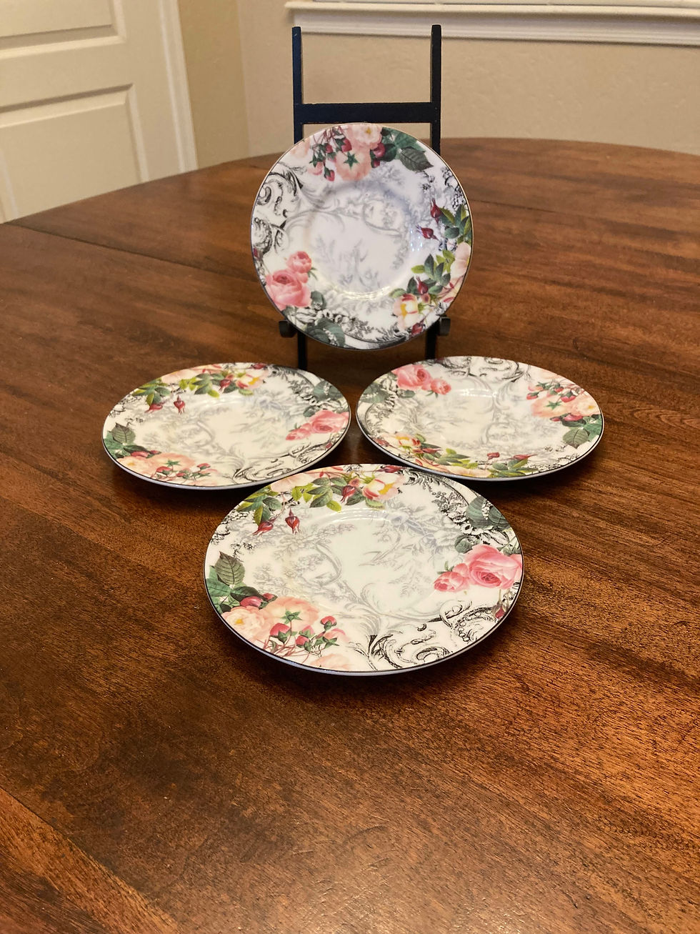 Vintage American Atelier - Bread Plates - Rose Toile Pattern - Set of 4