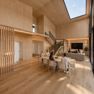 Moradias Celeiro 8 Park: projeto exclusivo de 3 moradias premium em aço, madeira e vidro, com piscina privada, jardim mediterrânico, Serra da Arrábida e mar próximo.