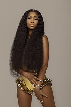 Model wearing Déesse Noire deep wave raw hair extensions