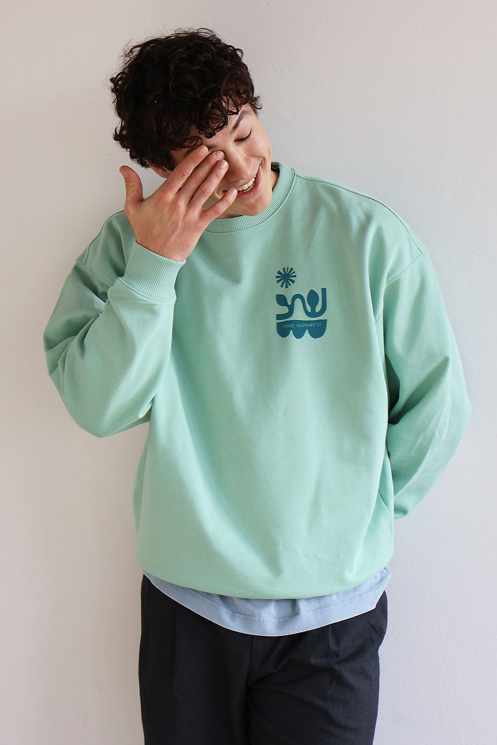 Miniaturbild: Oversize Hochwertiger Bio- Sweater - More Humanity