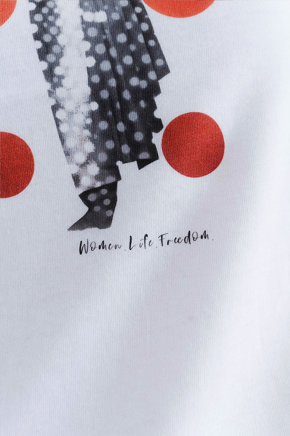 Miniaturbild: Artdesign - Biofair - Flauschiges Shirt leicht tailliert/ Women. Life. Freedom.