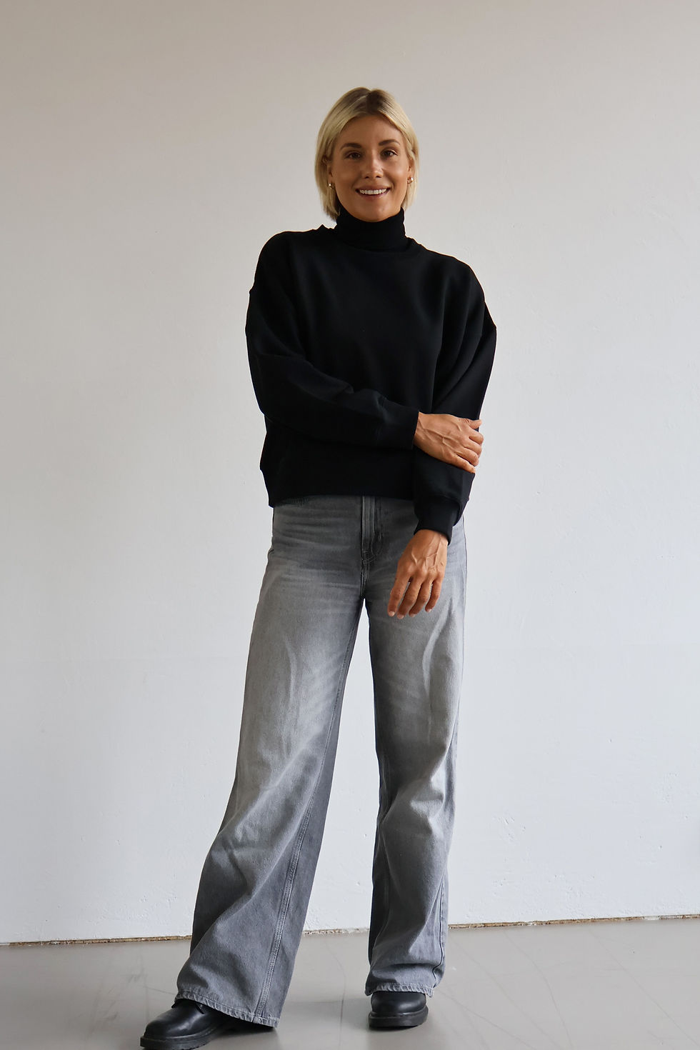 Miniaturbild: Kindness Sweater aus 100% Bio-Baumwolle/ Black