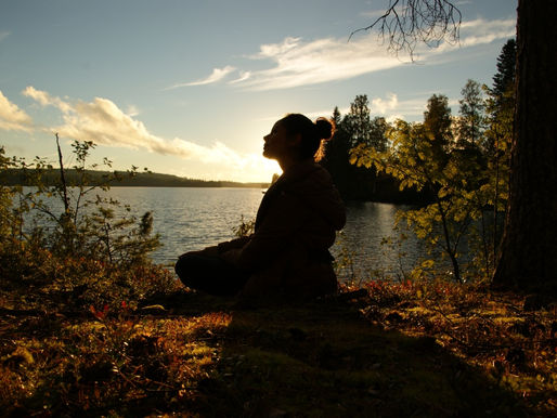 Naima, French female artist from south of France - meditation in nature
