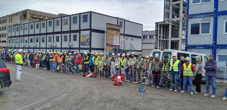 stavební tým pracovníci na stavbě
