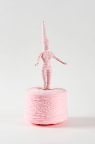 2021 
Fil de coton sur poupée
52x25cm