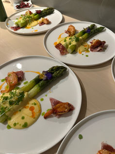 Asperges 
du chef à domicile Frédéric Moulin.