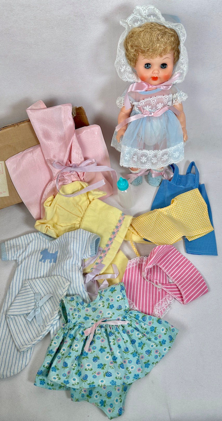 Thumbnail: Vintage 1961 Kelloggs Cereal Baby Chris in Box  7 Original Outfits