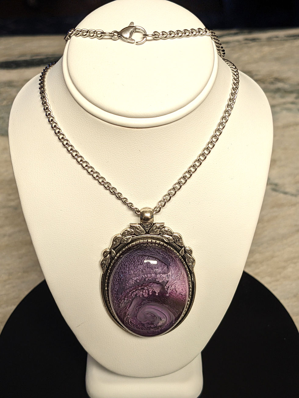 Thumbnail: 30 X 40 mm oval pendant necklace