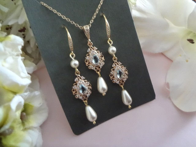 Thumbnail: Pearl and Crystal Bridal Jewelry Set BRNKST5027