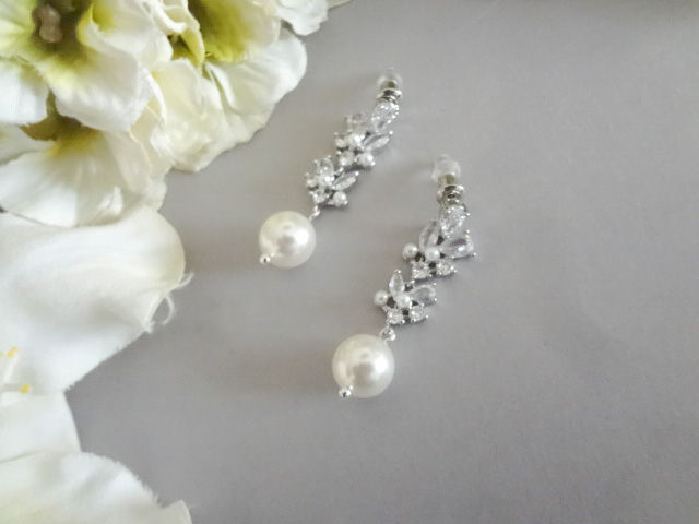 Thumbnail: Pearl and Crystal Cluster Pearl Drop Wedding Earrings