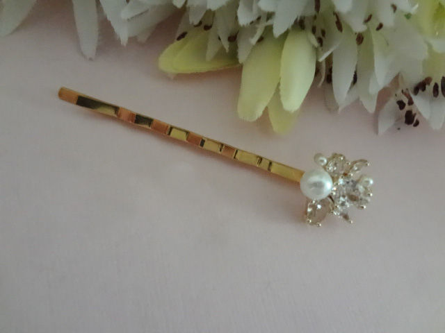 Thumbnail: Pearl and Crystal Gold Hair Pin