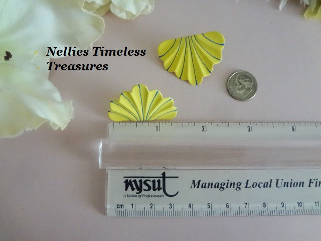 Thumbnail: Vintage Yellow Scalloped Fan Stud Post Earrings Size View