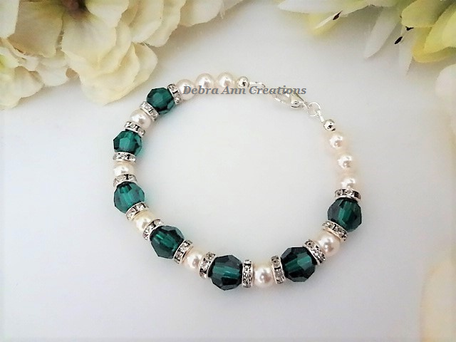 Thumbnail: Pearl and Emerald Crystal Clasp Bridal Bracelet BRPL3007