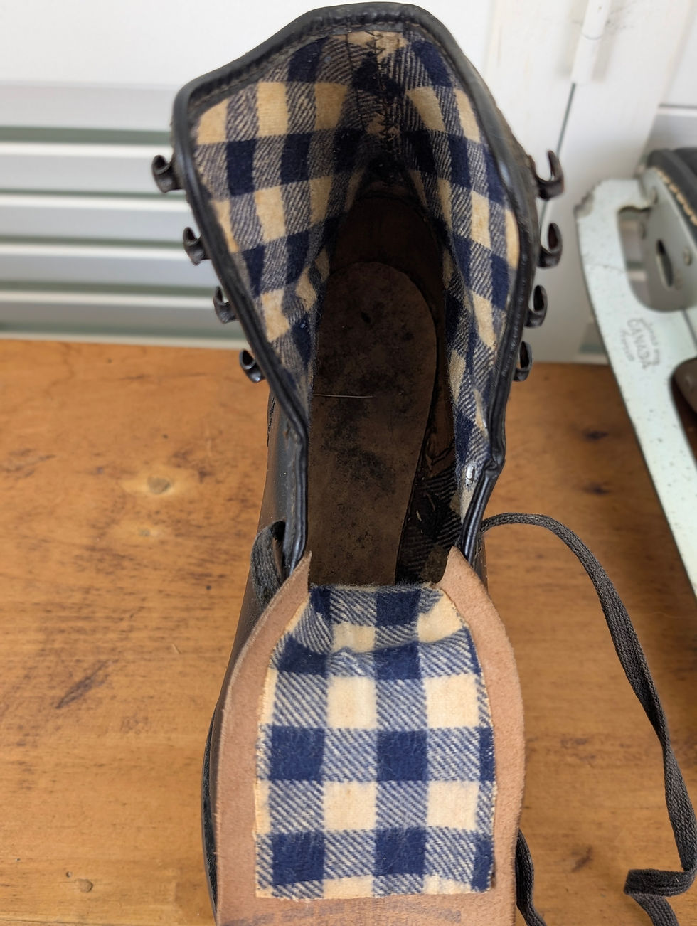 Thumbnail: Old Black Leather Skates with Checkered Interior