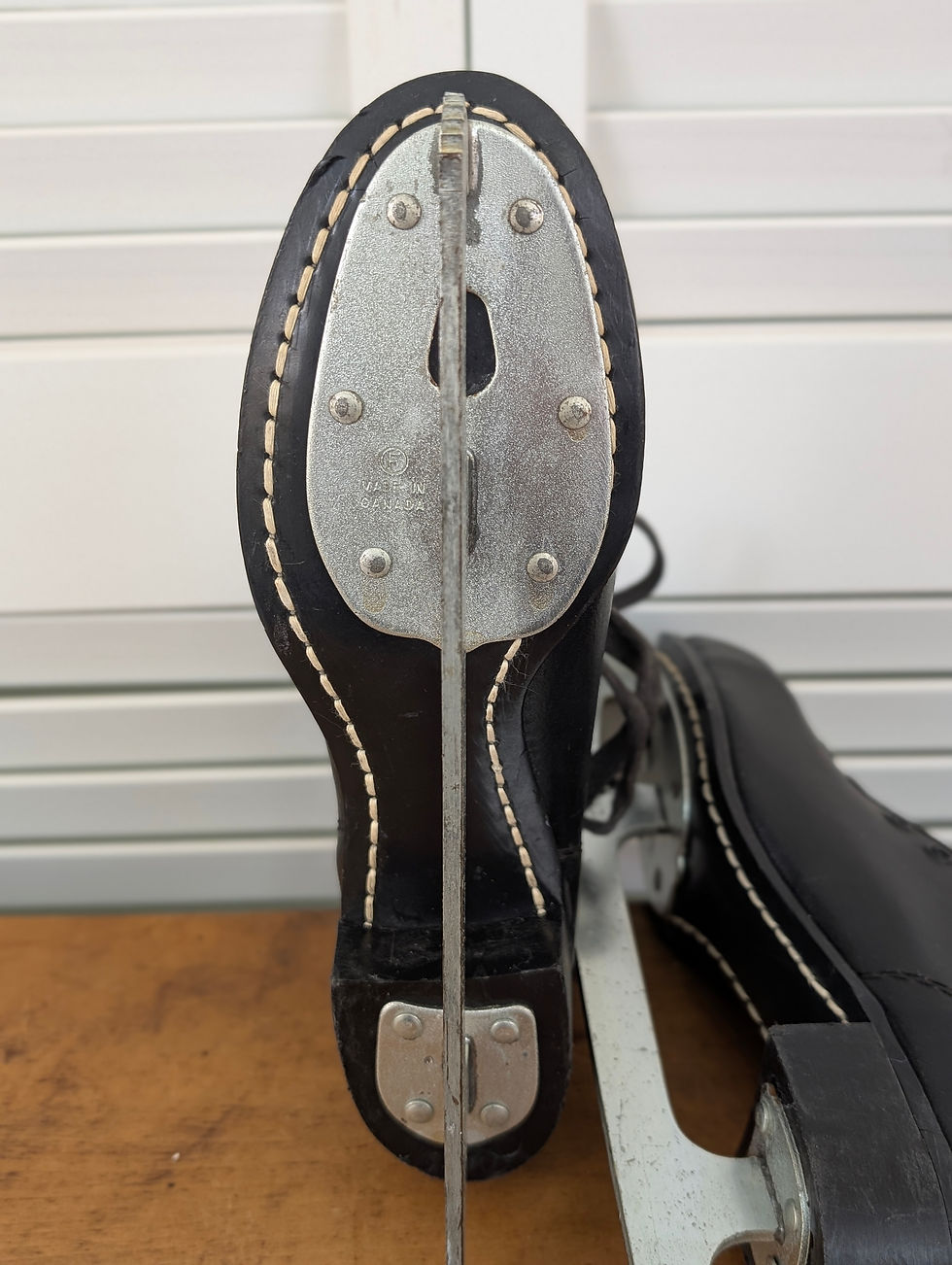 Thumbnail: Old Black Leather Skates with Checkered Interior