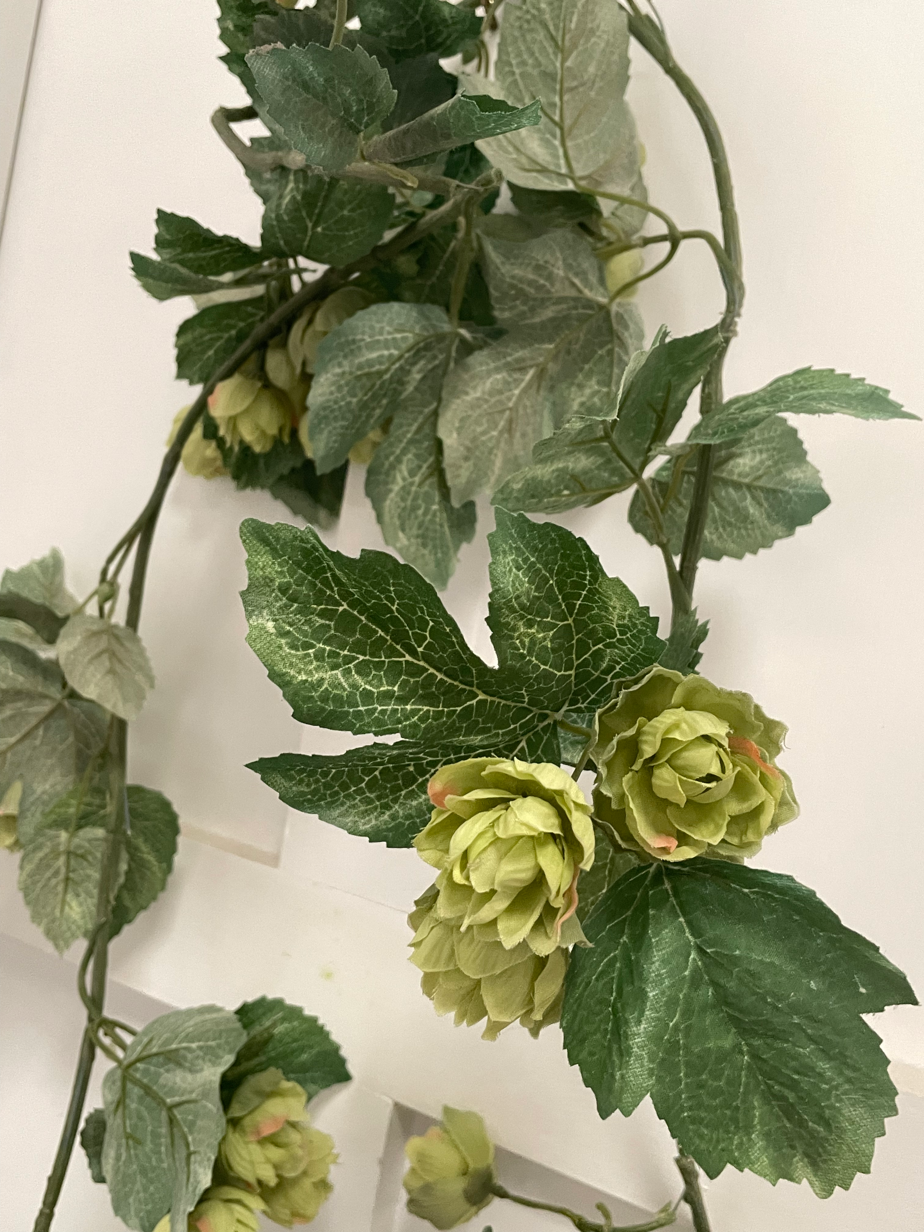 Green flower garland 
