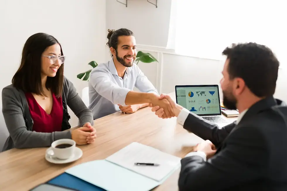 xt
Fractional CFO reviewing small business financial reports with CEO for clearer cashflow and decision-making
