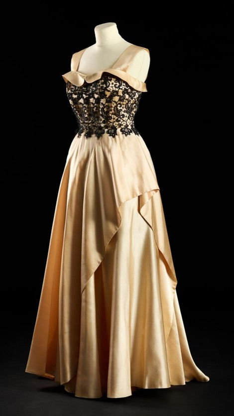 Traje de noche por Pedro Rodríguez