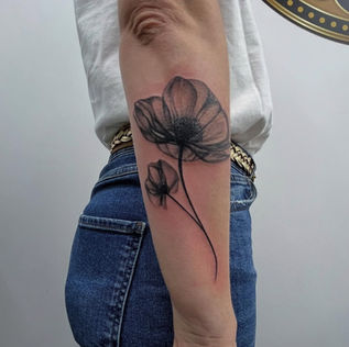 uncle ben tatoueur à toulouse tatouage floral fin feminin fine line meilleur tattoo