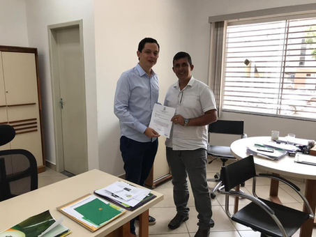 Prefeito Gilson busca parceria junto ao Estado do Acre para construção de lixeiras de madeira