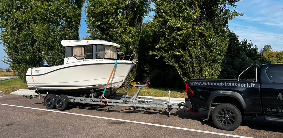 TRANSPORT PAR LA ROUTE D'UN BATEAU QUICKSILVER 605